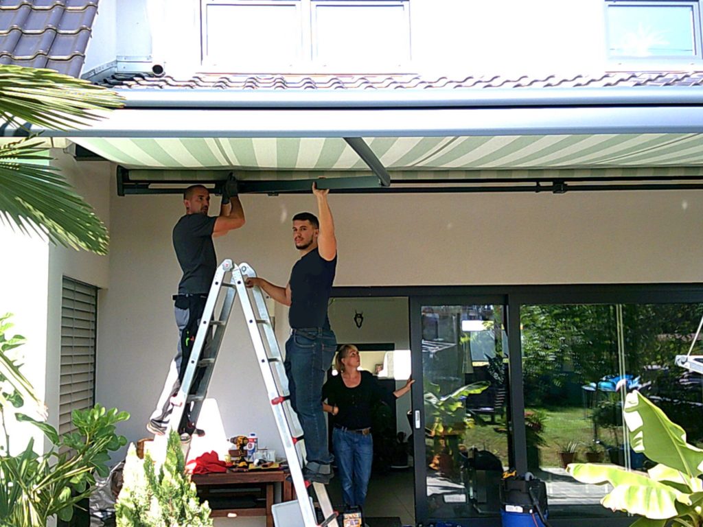 Montage einer Markise H60 in Stockstadt | SAGA Raumausstattung ist Spezialist für Gardinen, Bodenbelag, Sonnenschutz, Markisen, Pergola, Rolladen, Insektenschutz und Wasserschaden in Aschaffenburg