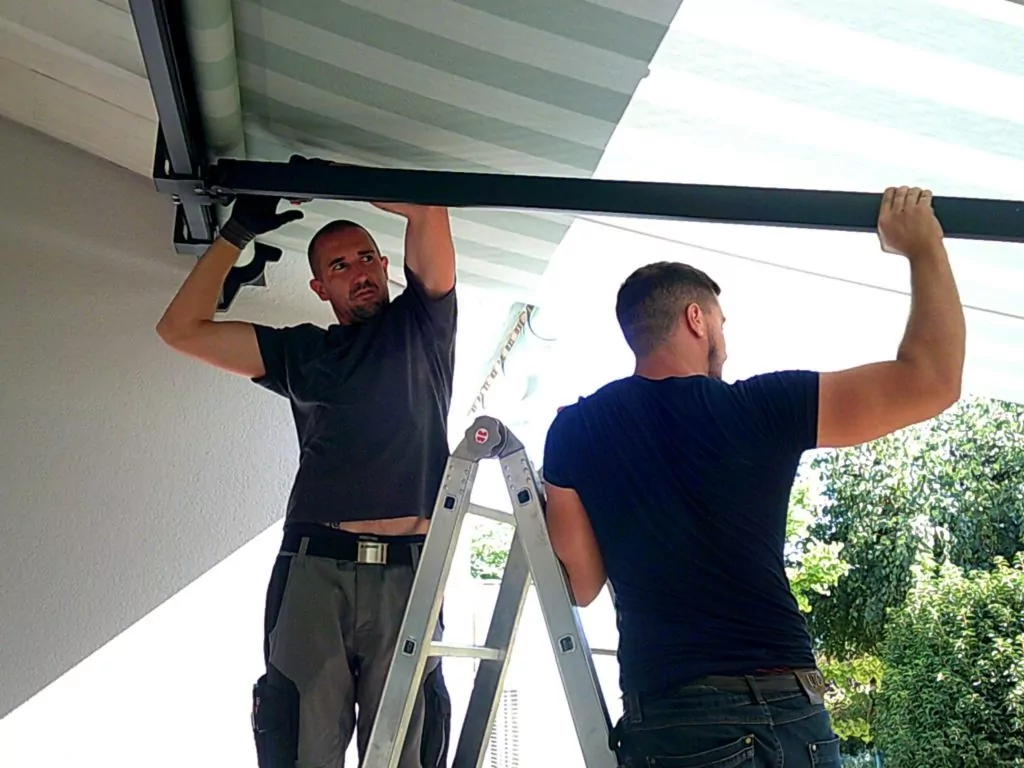 Montage einer Markise H60 in Stockstadt | SAGA Raumausstattung ist Spezialist für Gardinen, Bodenbelag, Sonnenschutz, Markisen, Pergola, Rolladen, Insektenschutz und Wasserschaden in Aschaffenburg