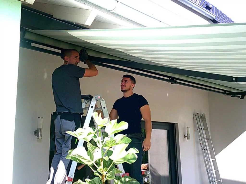 Montage einer Markise H60 in Stockstadt | SAGA Raumausstattung ist Spezialist für Gardinen, Bodenbelag, Sonnenschutz, Markisen, Pergola, Rolladen, Insektenschutz und Wasserschaden in Aschaffenburg