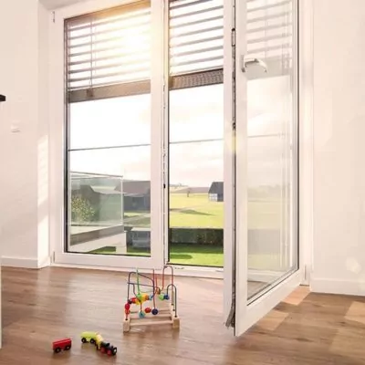 SAGA Raumausstattung ist seit 50 Jahren Spezialist für Gardinen, Bodenbelag, Sonnenschutz, Sonnensegel, Markisen, Pergola, Rolladen, Insektenschutz, Renovierung und Wasserschaden in Aschaffenburg