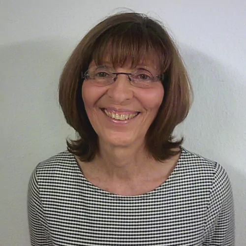 Frau Gaby Wanner | SAGA ist seit 50 Jahren Spezialist für Gardinen, Bodenbelag, Sonnenschutz, Sonnensegel, Markisen, Pergola, Rolladen, Insektenschutz, Wasserschaden, Renovierung und Raumausstattung in Aschaffenburg